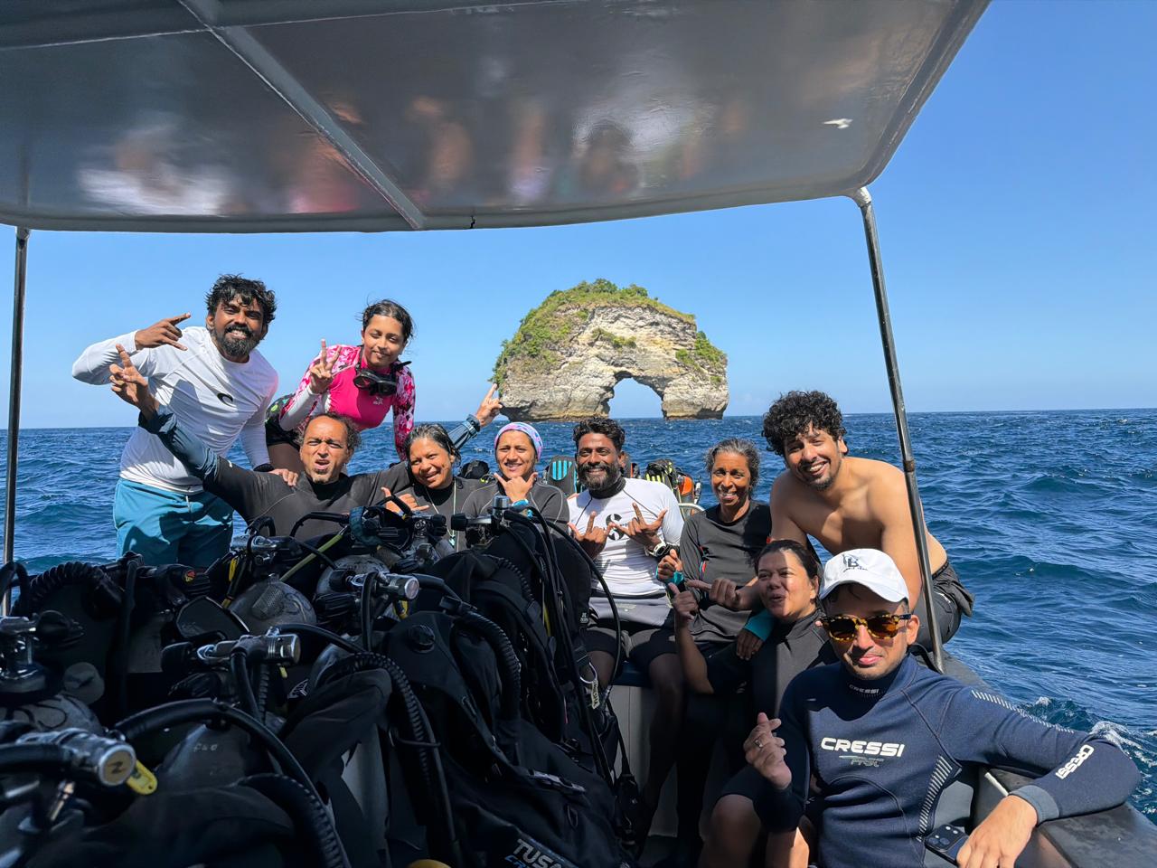 BubbleTrail divers together on a dive boat